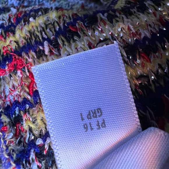 St John tweed stripped sparkle knit eyelash skirt with a fringed bottom, size 2 - Picture 5 of 6